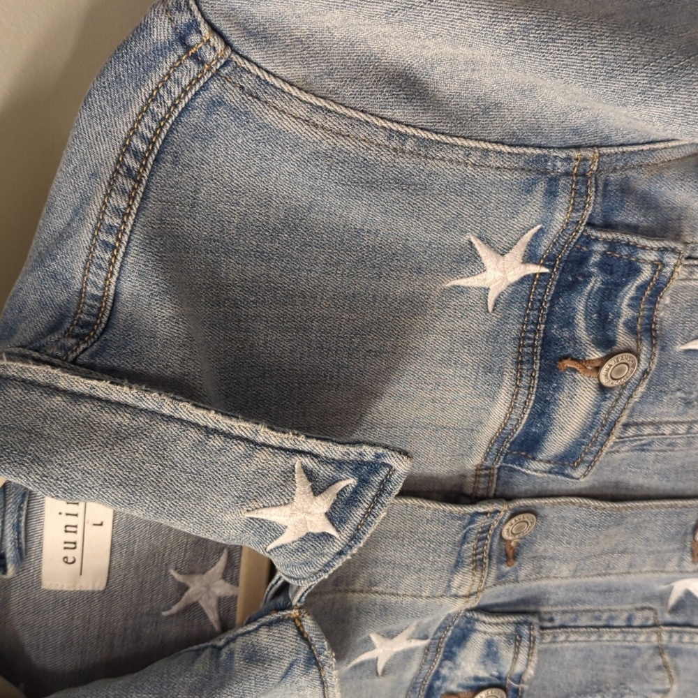 Eunina Denim Jacket with Raw Hem & Embroidered Stars ⭐ - Picture 3 of 10